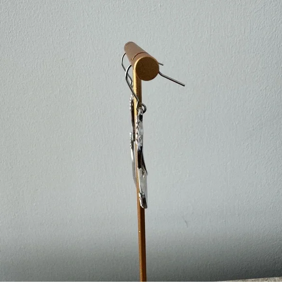 Elegant Silver Heart Earrings - Picture 3 of 3